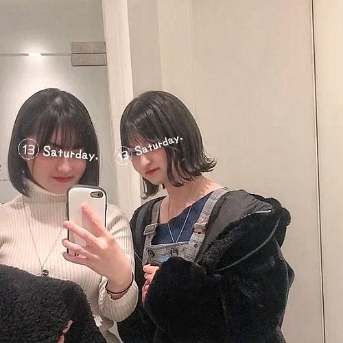 A fashionable face-hiding style that is popular on Instagram