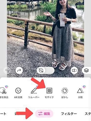 A fashionable face-hiding style that is popular on Instagram