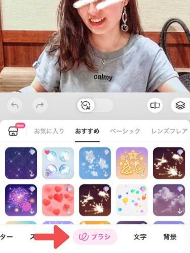 A fashionable face-hiding style that is popular on Instagram